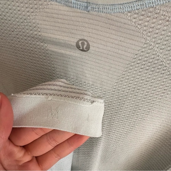 Lululemon Medium Metal Vent Tech Pastel Blue - Picture 3 of 4